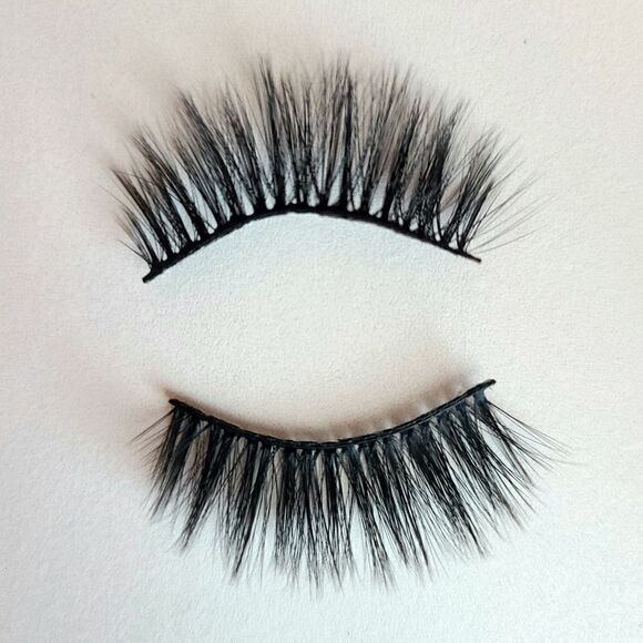 3D Mink Eyelash Extensions  - Picture 3 of 3